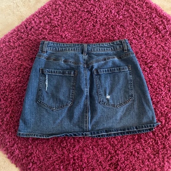 Francesca’s TGLA Distressed Jean Mini Skirt Size Small - Picture 2 of 7